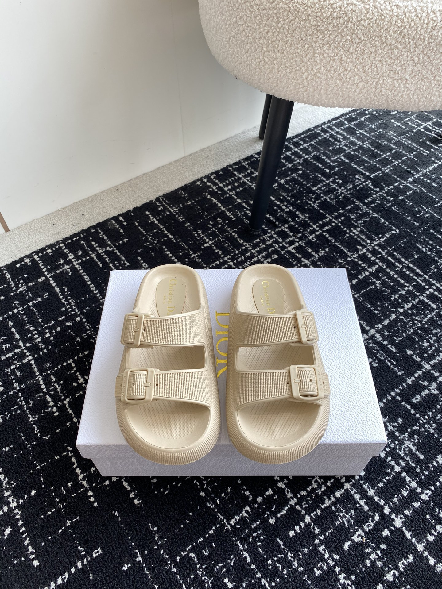 UA D10r Slide