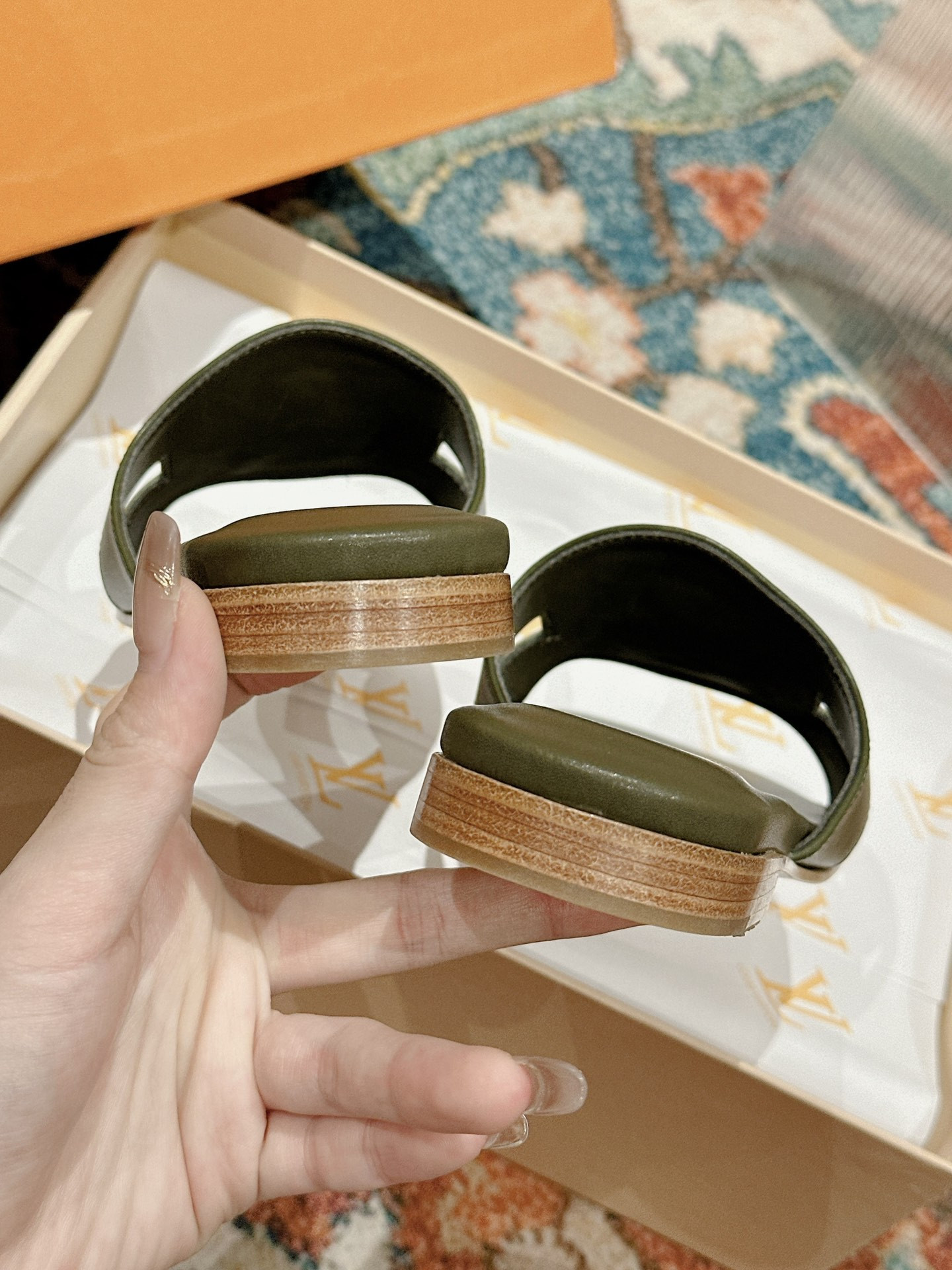 UA LV Flat Mule