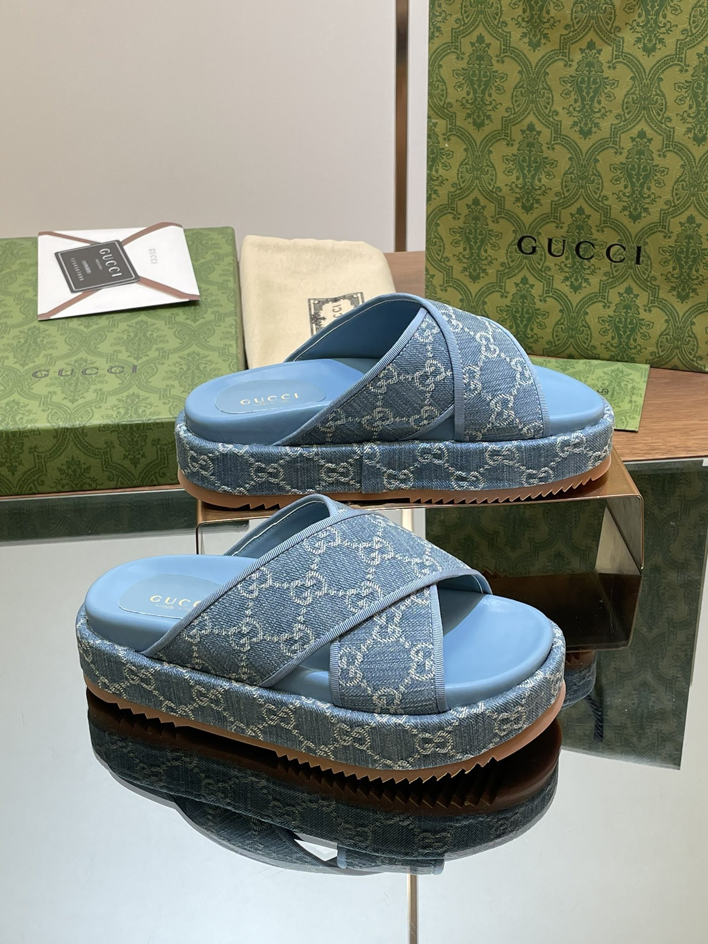 UA Gvc*1 WOMEN'S GG PLATFORM SLIDE SANDAL