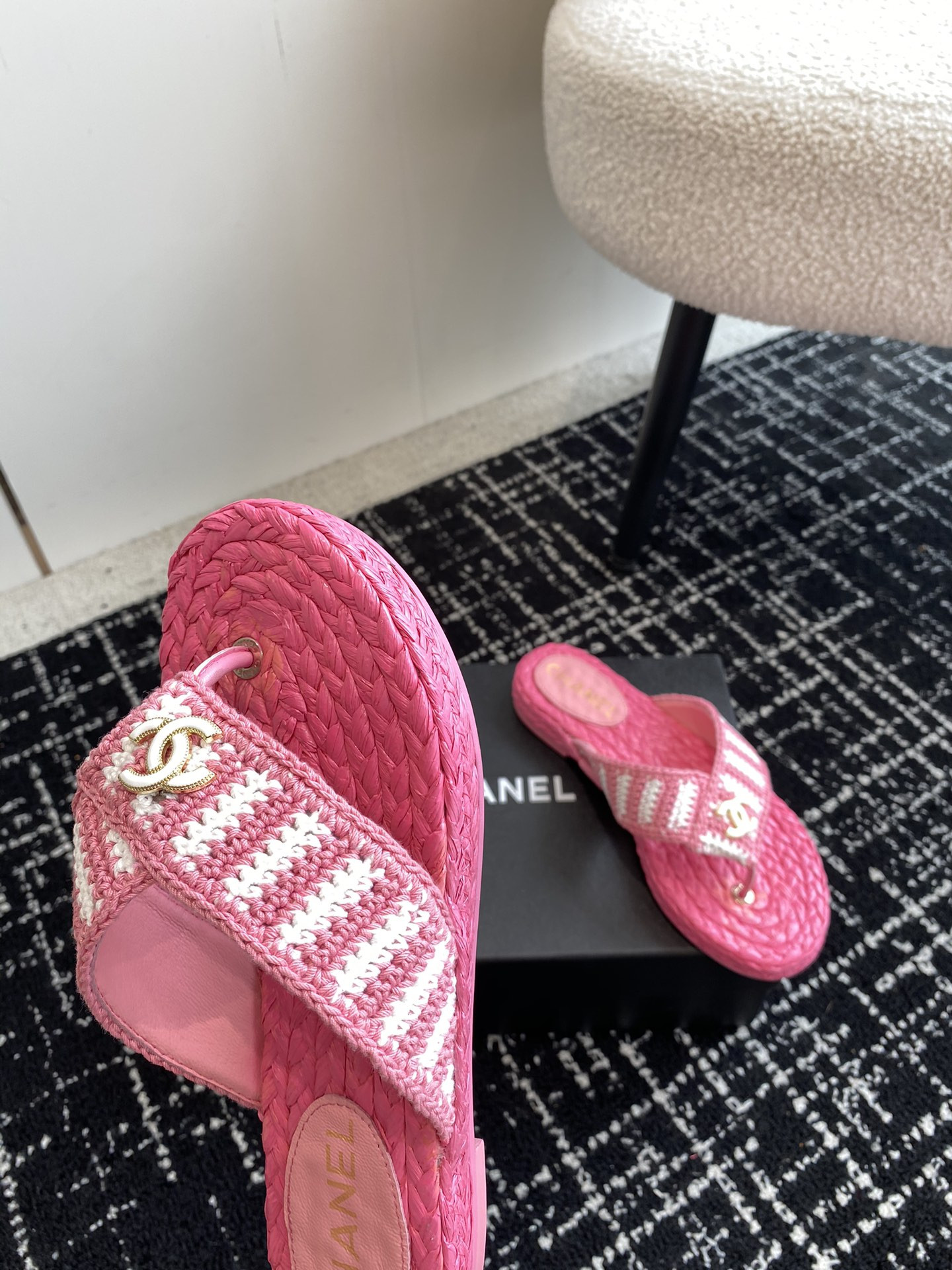 UA Ch**el THONGS SLIDES