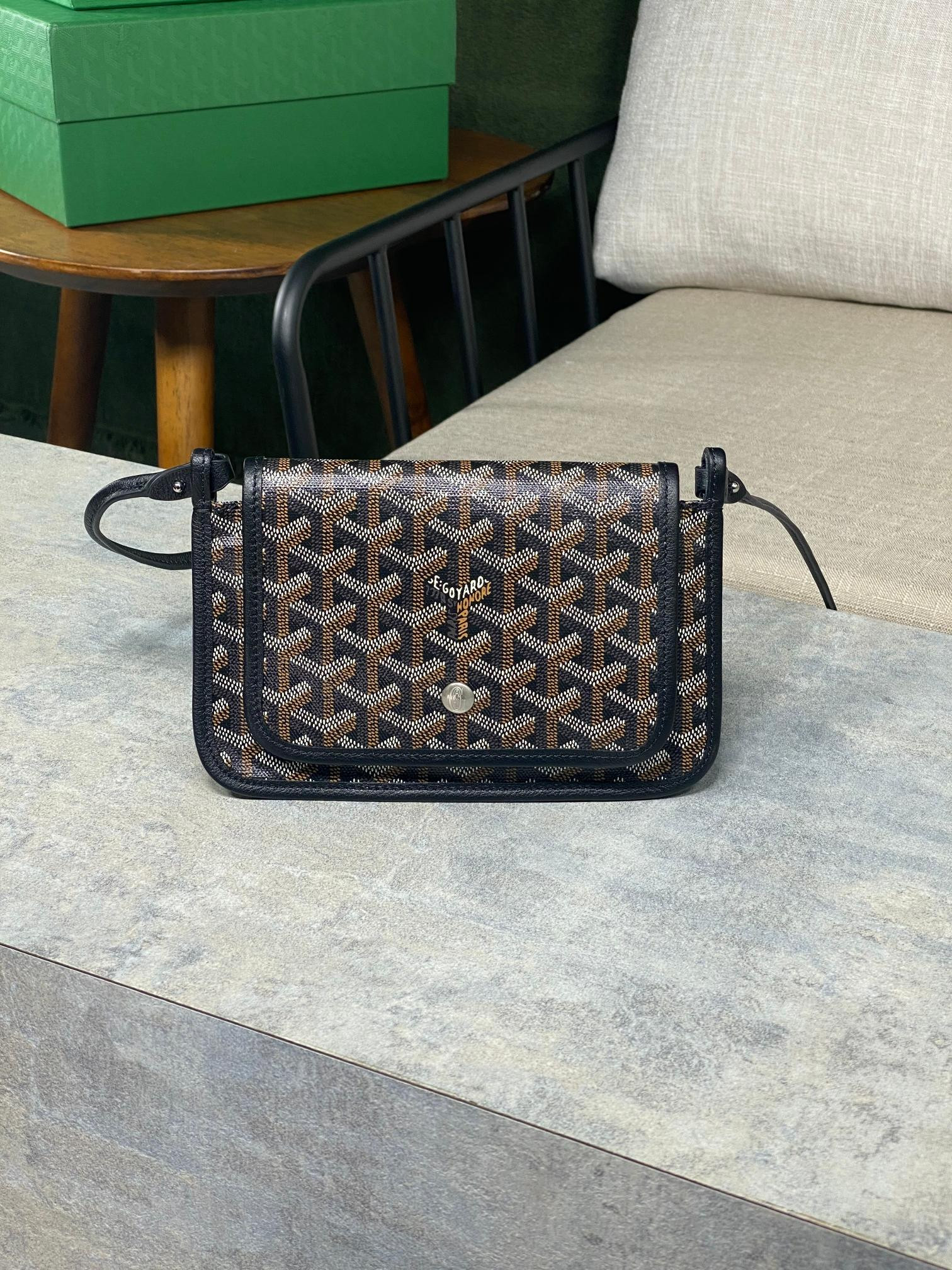 G09ard Plumet Pocket Wallet 21x14x2.5cm