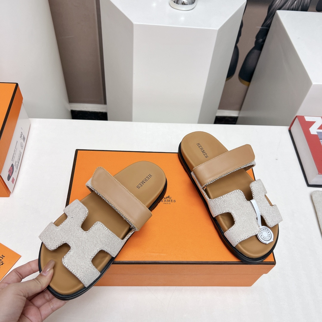 UA H**me5 Chypre sandal
