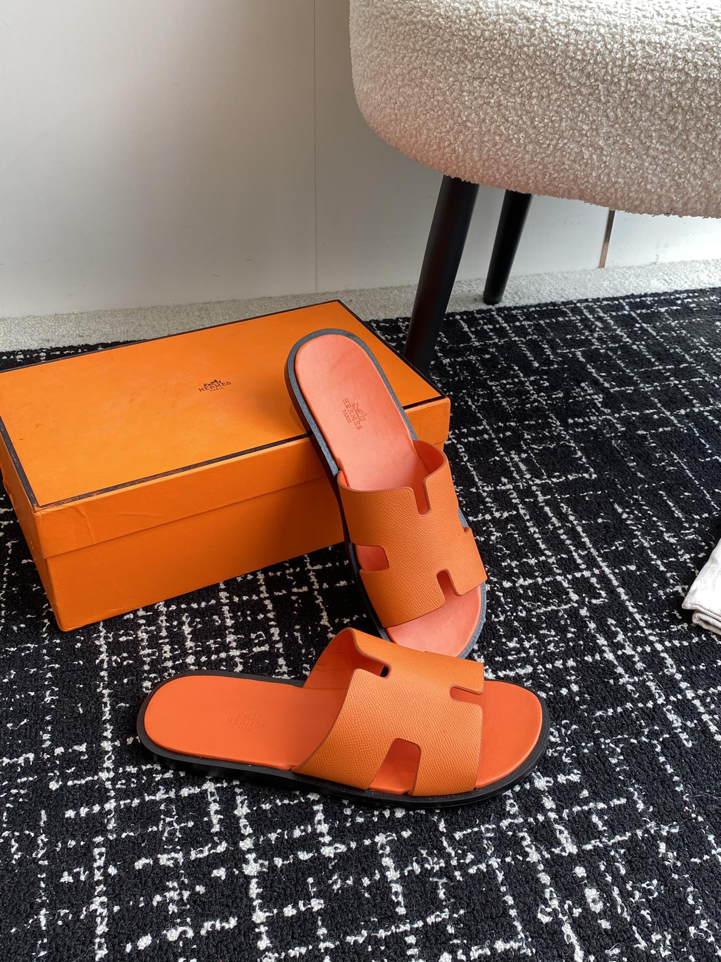UA H**me5 Izmir sandal