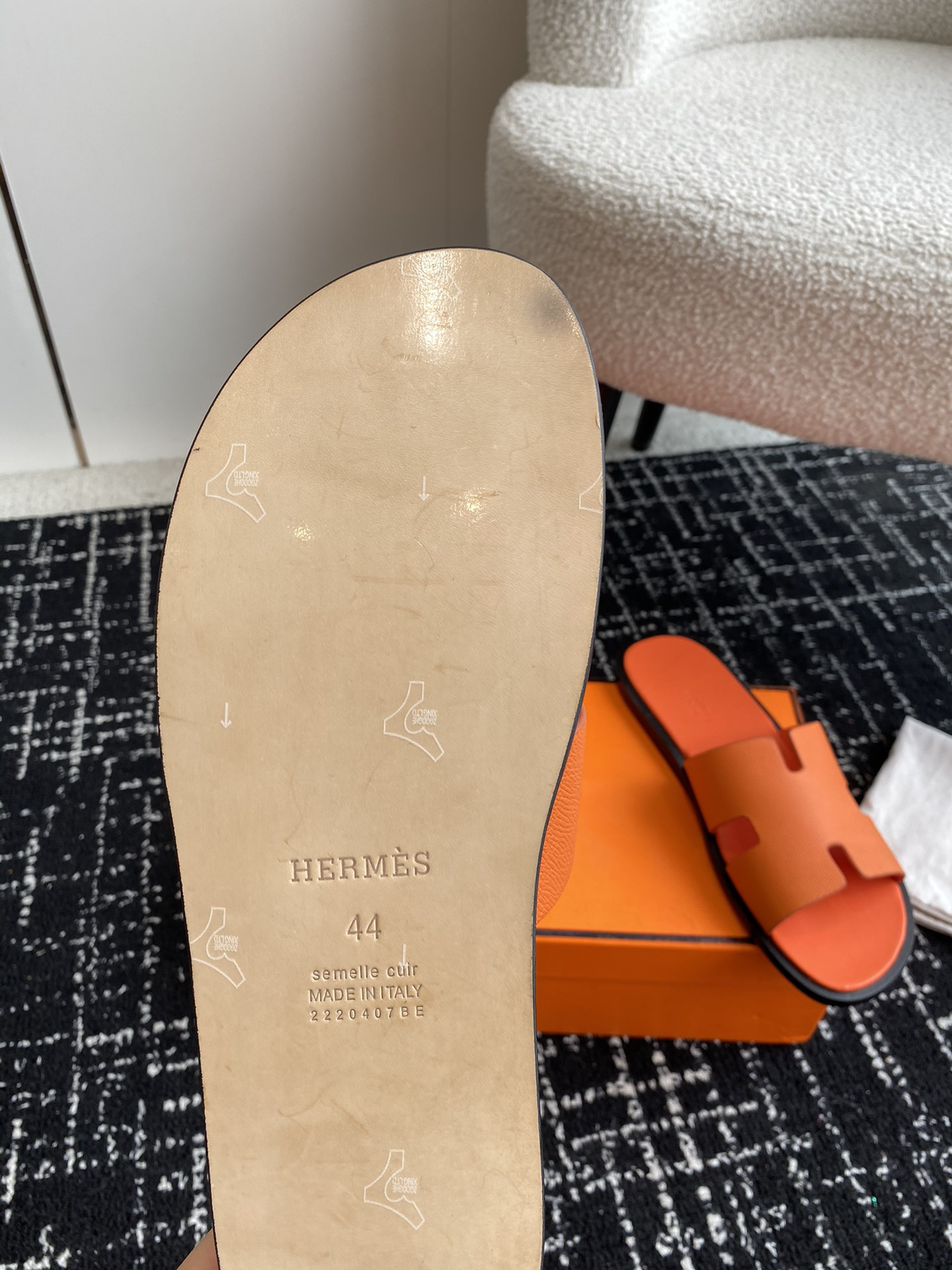 UA H**me5 Izmir sandal