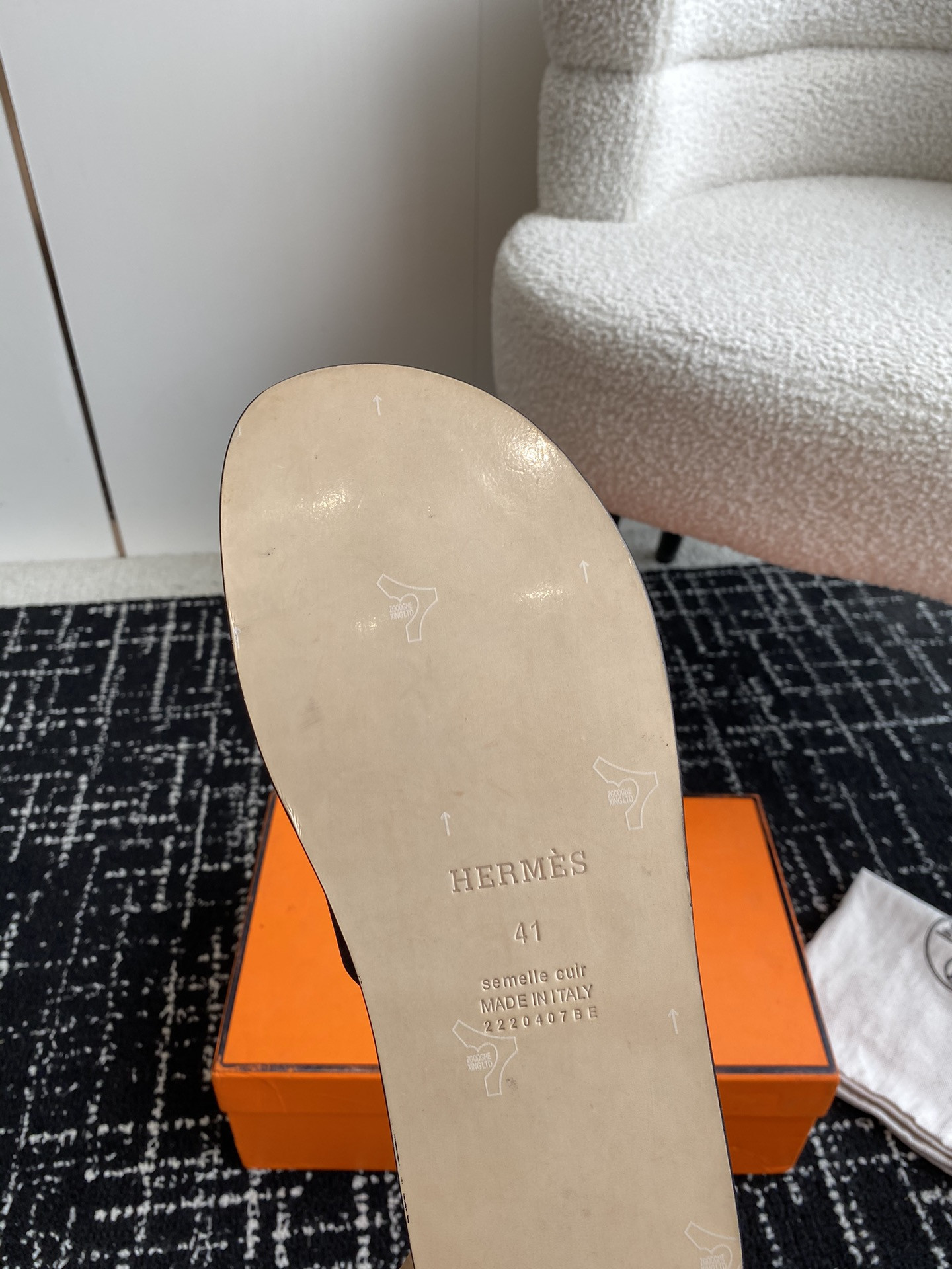 UA H**me5 Izmir sandal