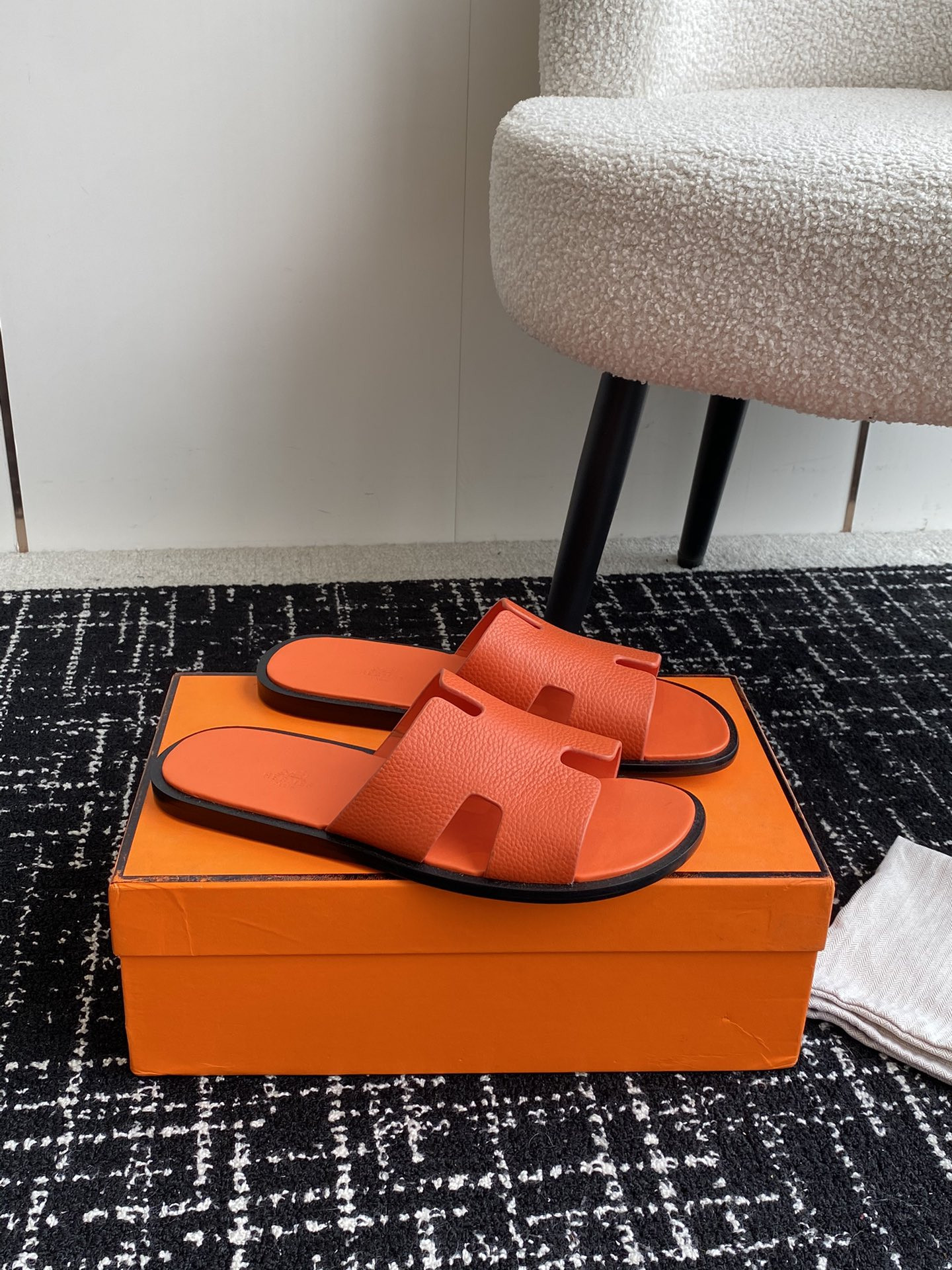 UA H**me5 Izmir sandal