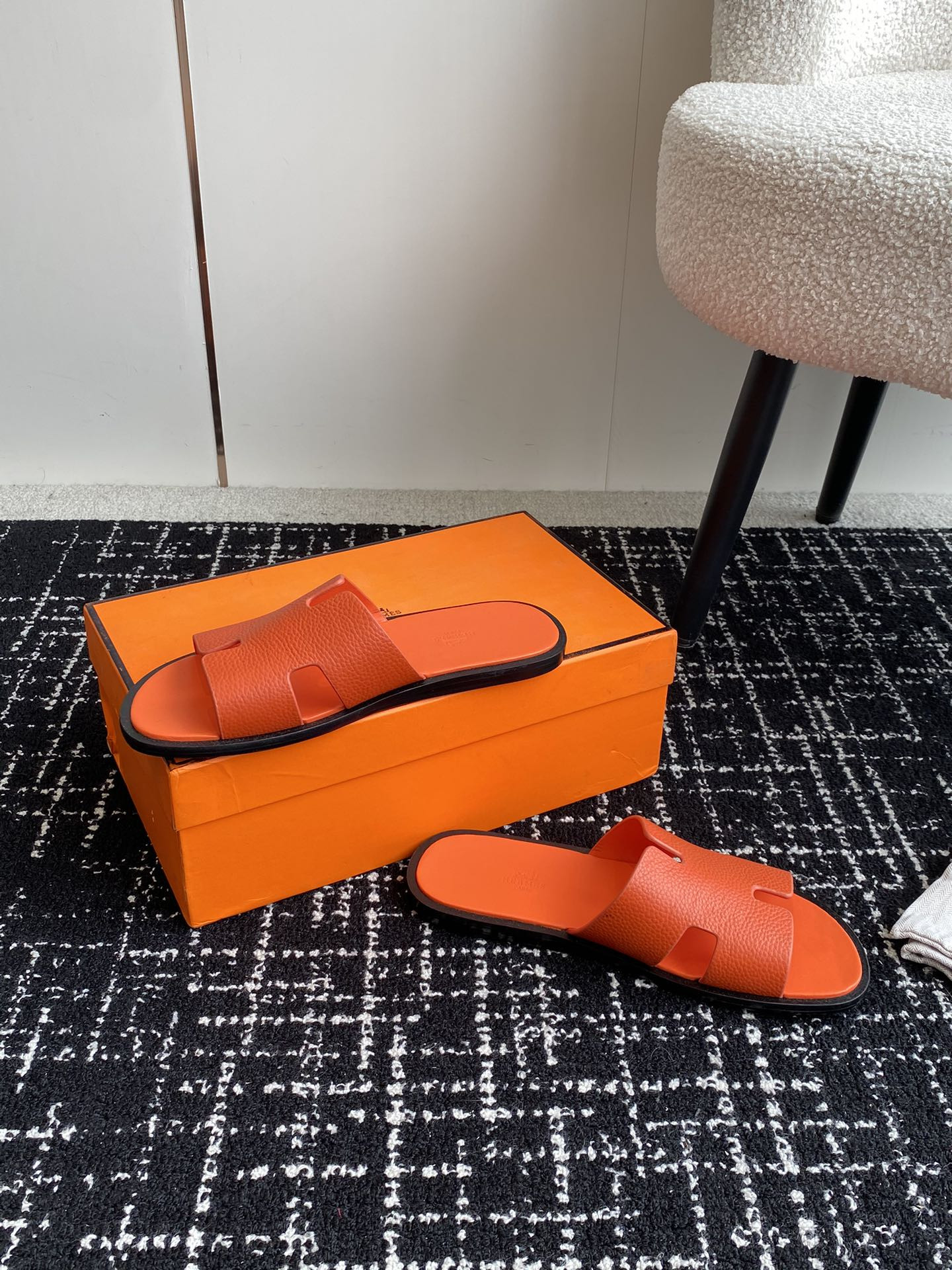 UA H**me5 Izmir sandal