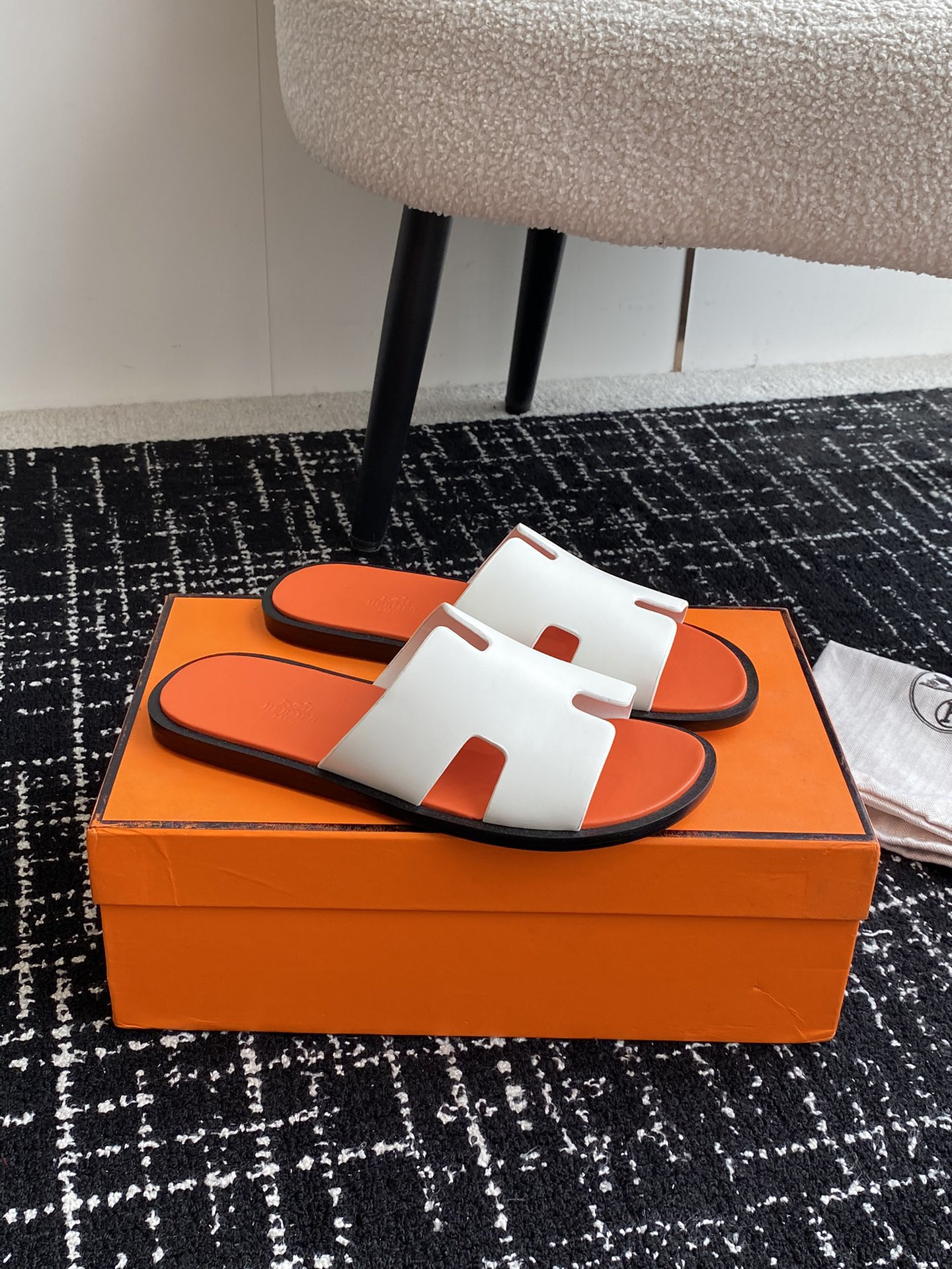 UA H**me5 Izmir sandal