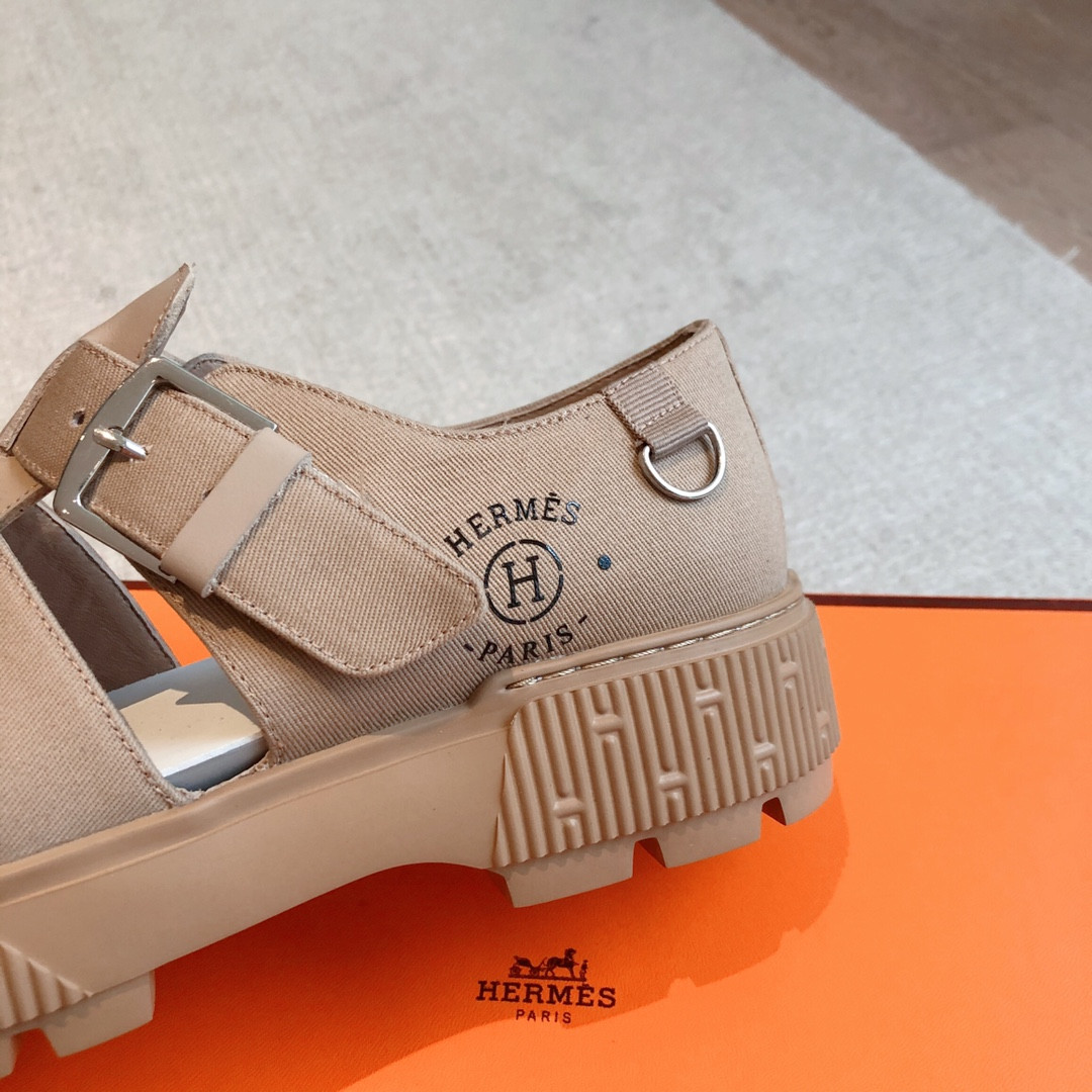 UA H**me5 Item sandal