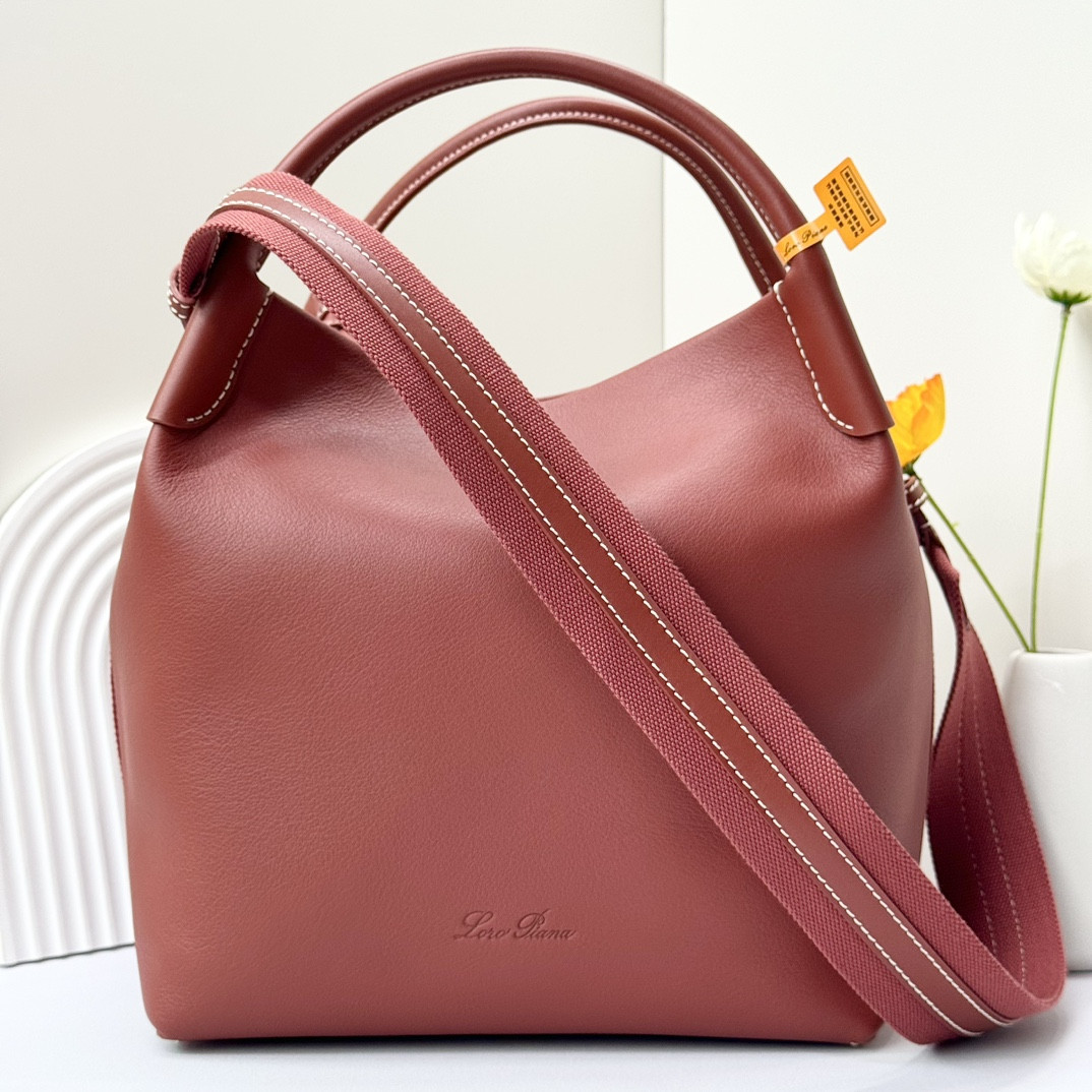 L0r0 P1ana Large Bale Bag Smooth Calfskin 24 x 20 x 27 cm