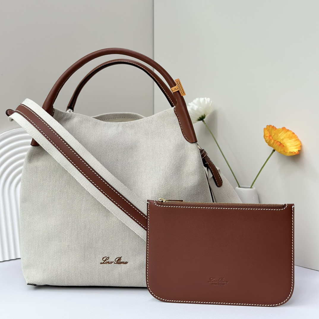L0r0 P1ana Large Bale Bag Cotton, Linen 24 x 20 x 27 cm