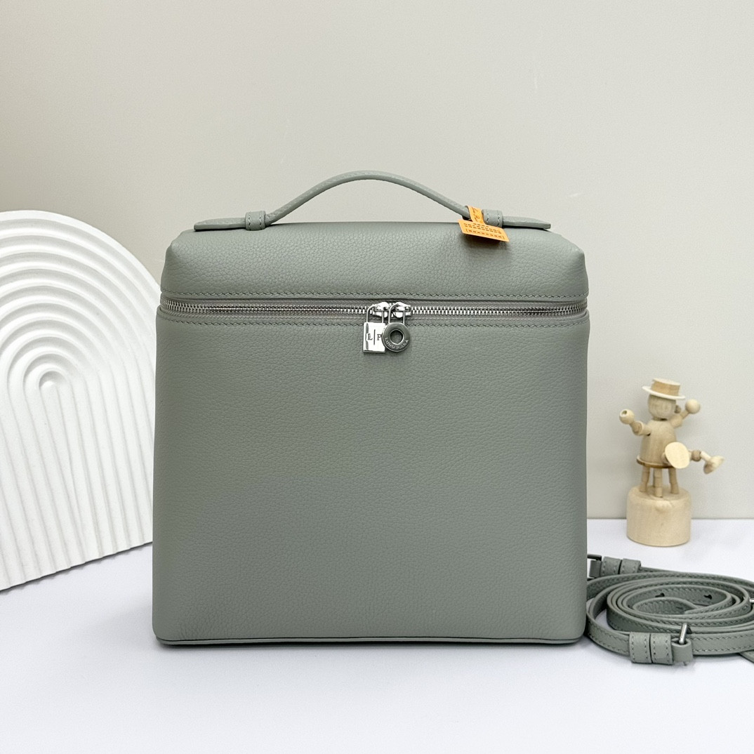 L0r0 P1ana Extra Pocket backpack L23.5 Grained Calfskin 23 x 21 x 8 cm