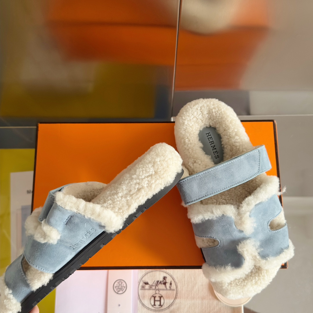 UA H**me5 Chypre sandal