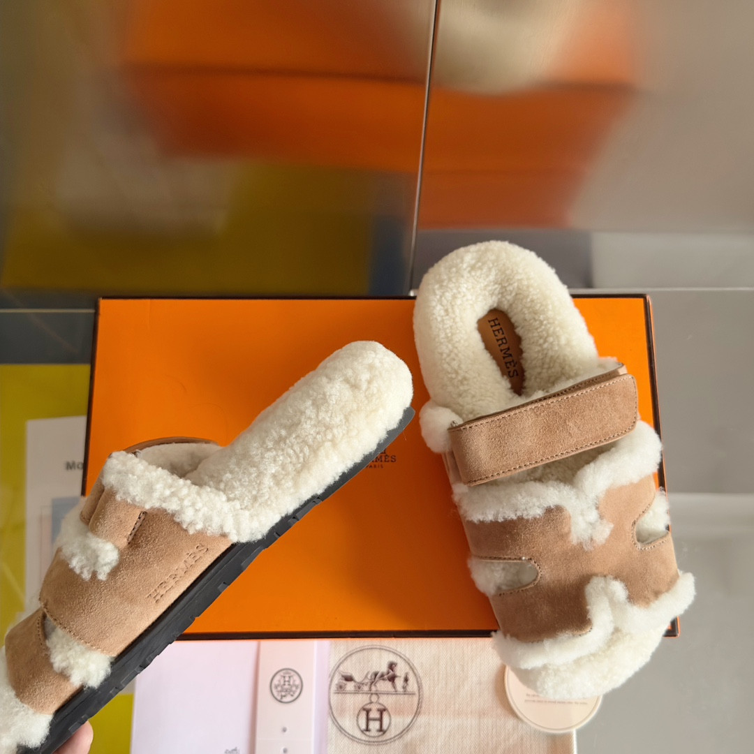 UA H**me5 Chypre sandal