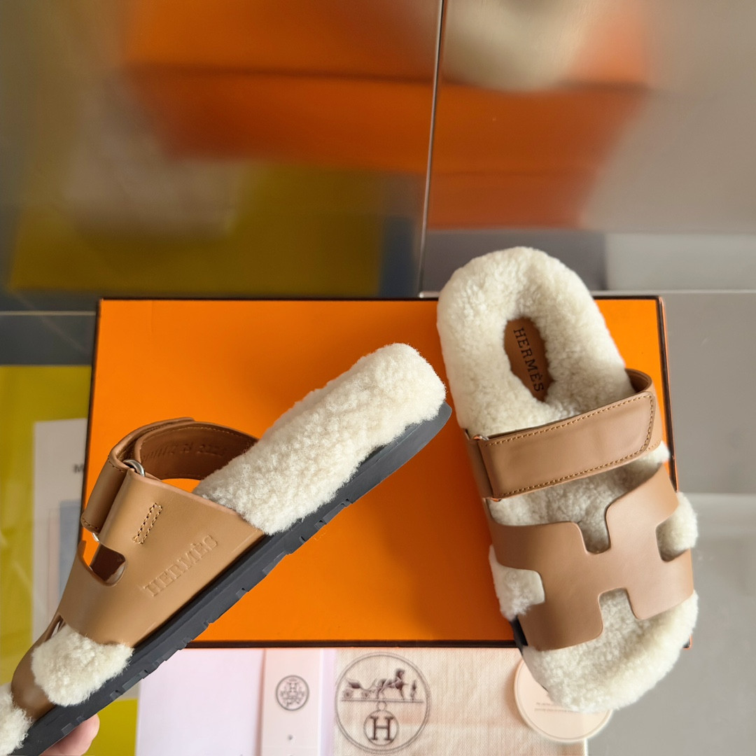 UA H**me5 Chypre sandal