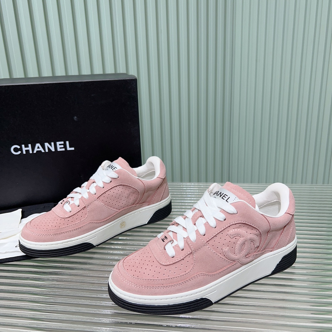 UA Ch**el SNEAKER