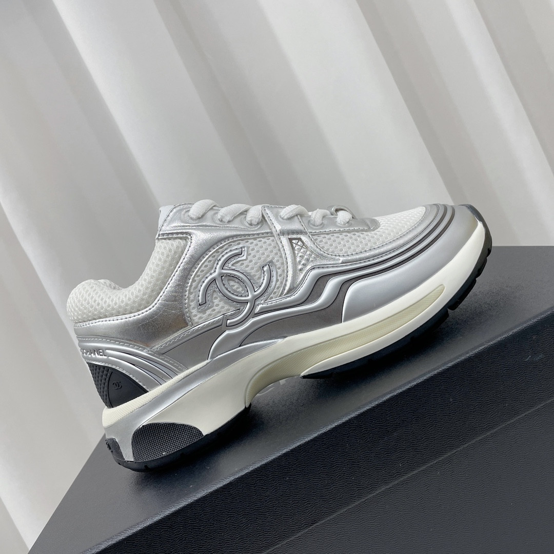 UA Ch**el SNEAKER