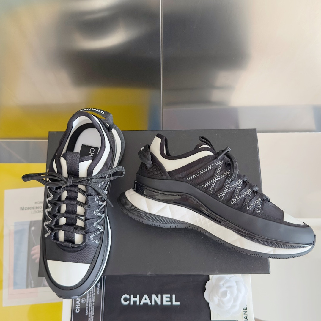 UA Ch**el SNEAKER
