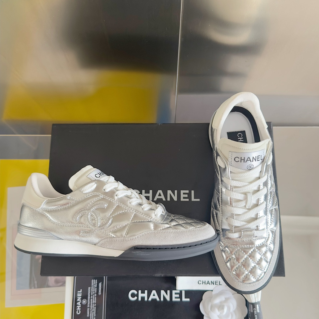 UA Ch**el SNEAKER