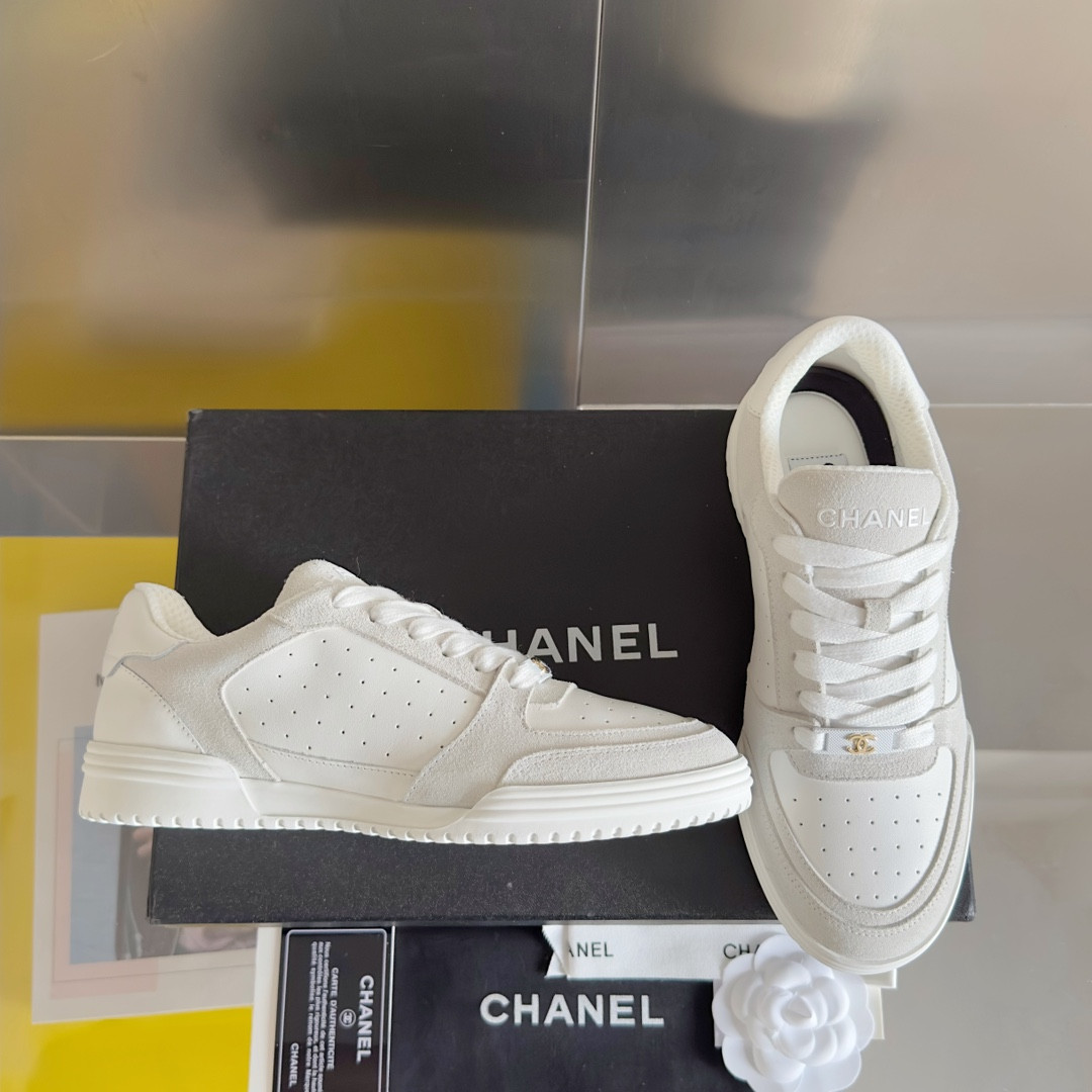 ua Ch**el sneaker