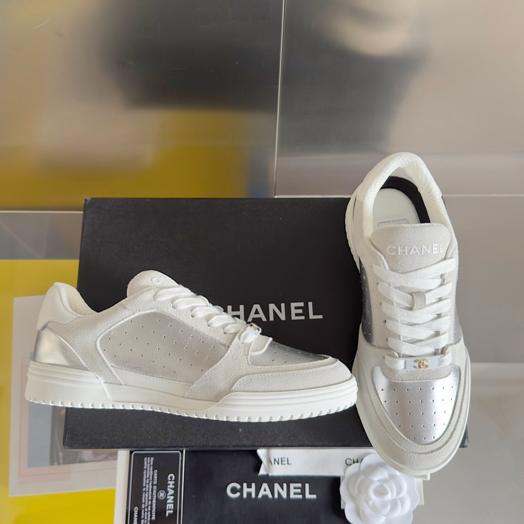 ua Ch**el sneaker