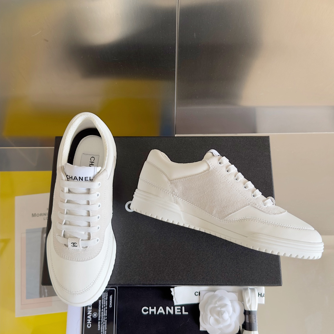 ua Ch**el sneaker