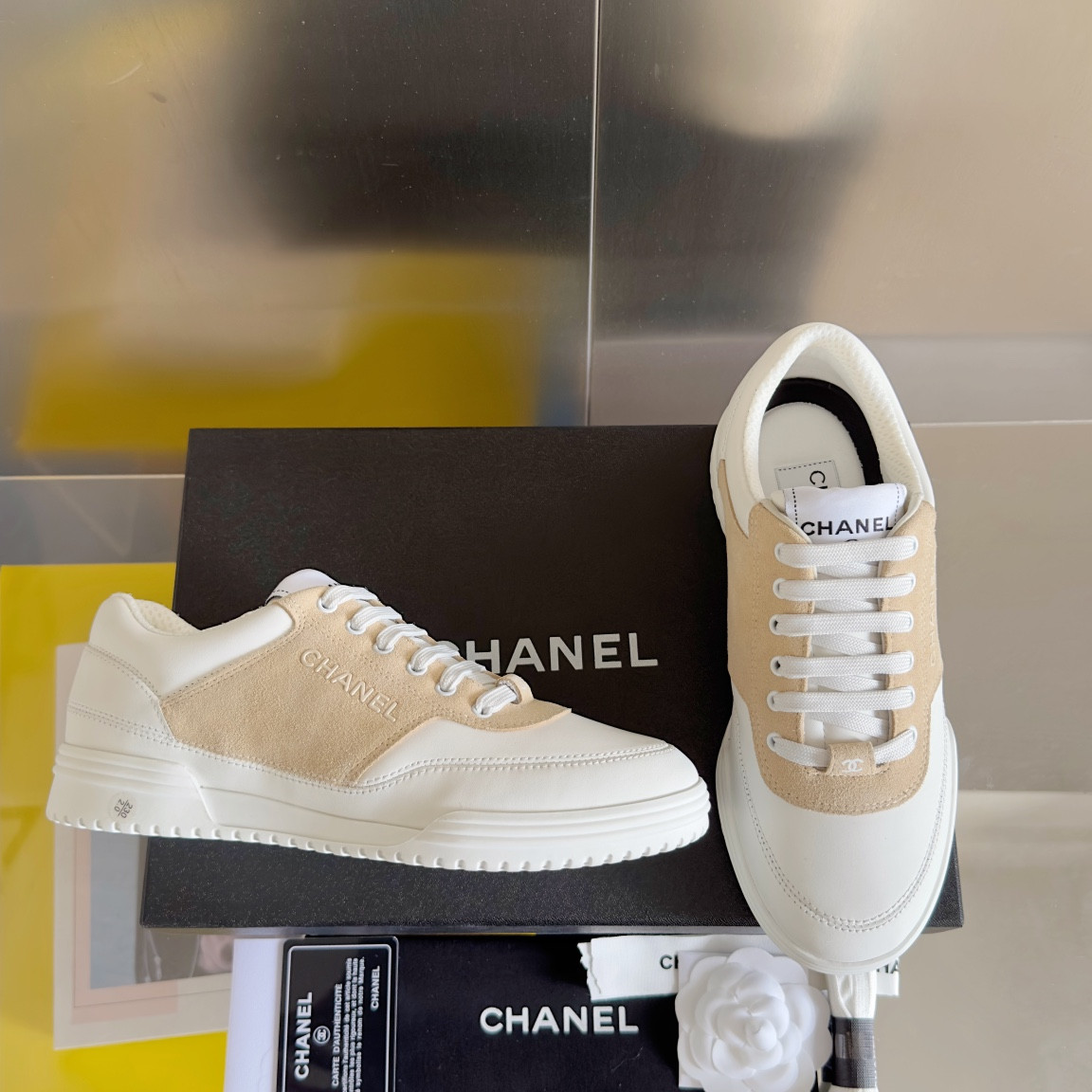 ua Ch**el sneaker