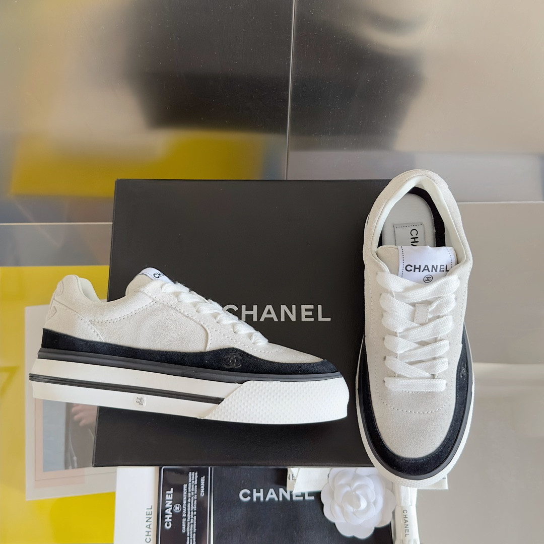 UA Ch**el SNEAKER