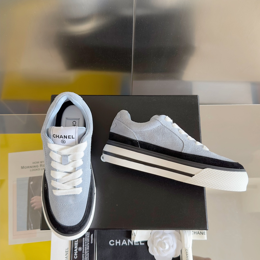 UA Ch**el SNEAKER