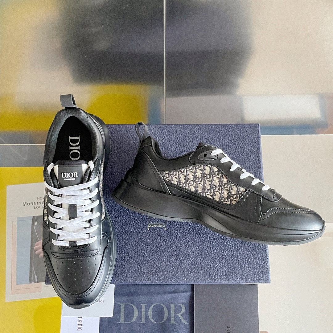 UA D10r B25 Runner Sneaker