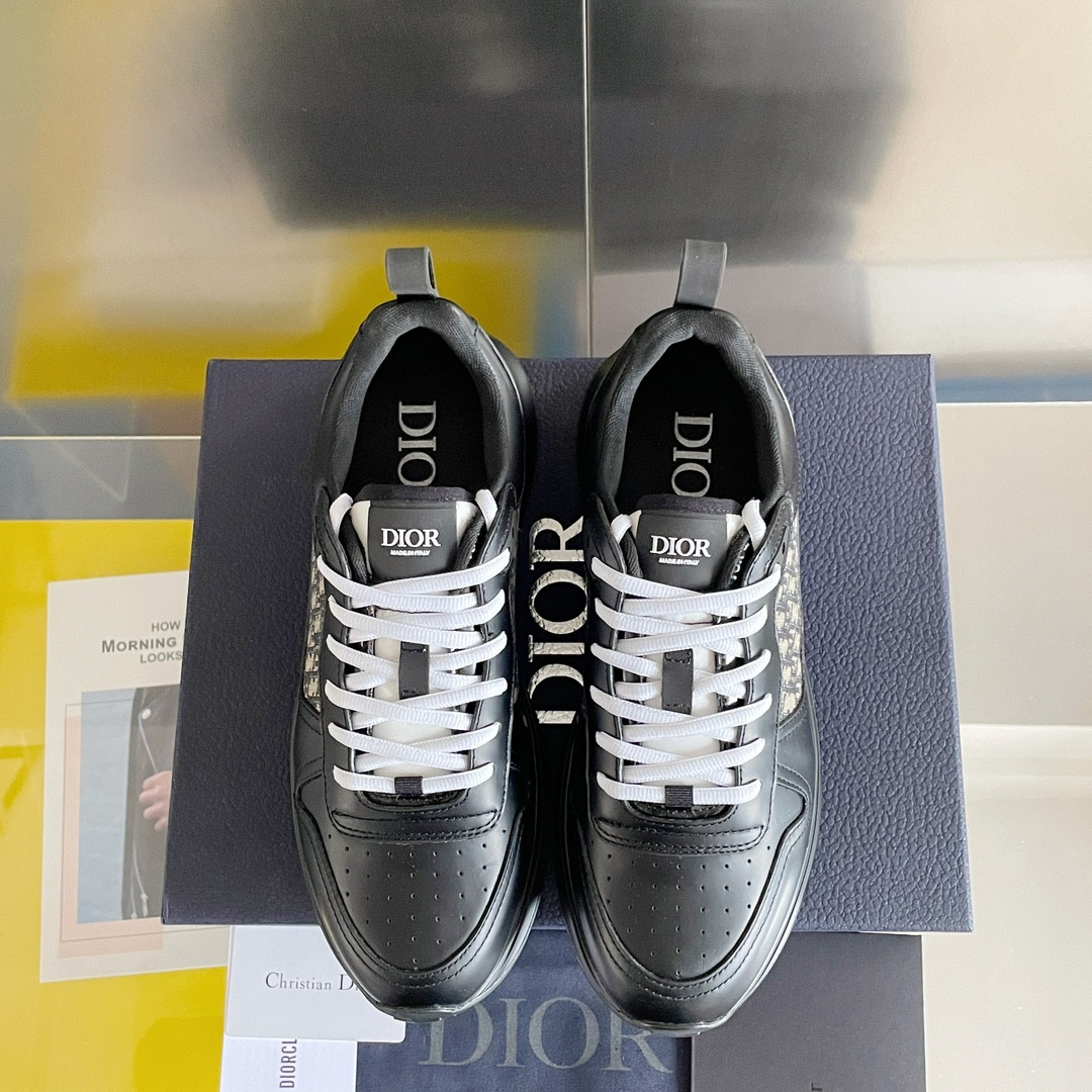 UA D10r B25 Runner Sneaker