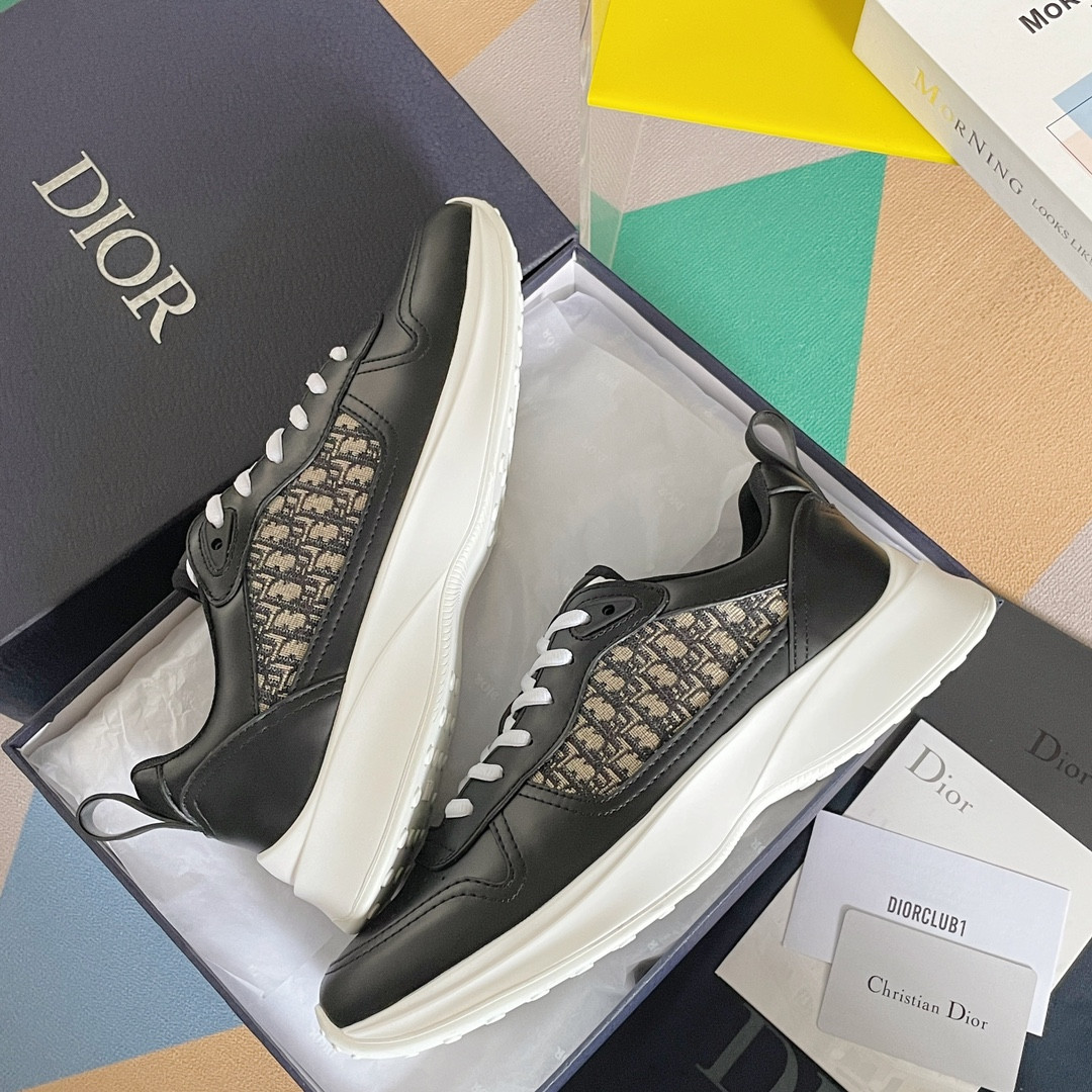 UA D10r B25 Runner Sneaker