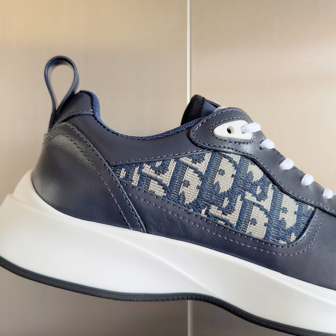 UA D10r B25 Runner Sneaker