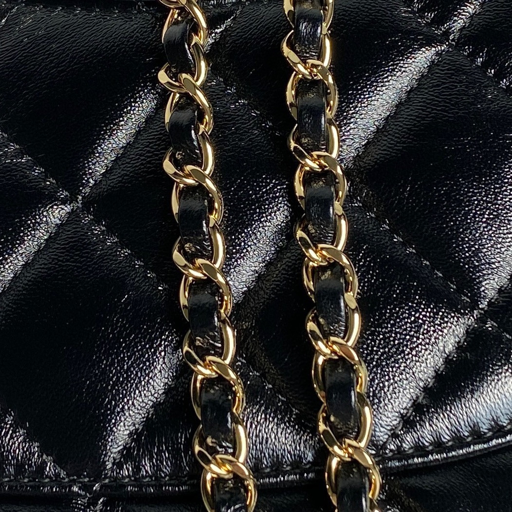 Ch**el WALLET ON CHAIN   17x25x8cm