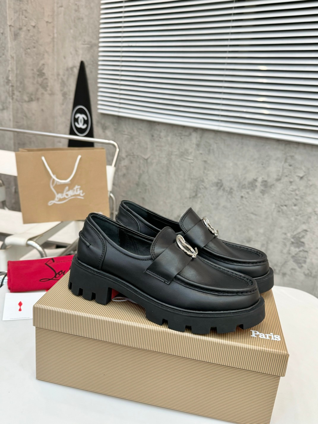 UA Chr1st1an Louboutin(CL) logo design,the latest runway version of the red-soled shoes