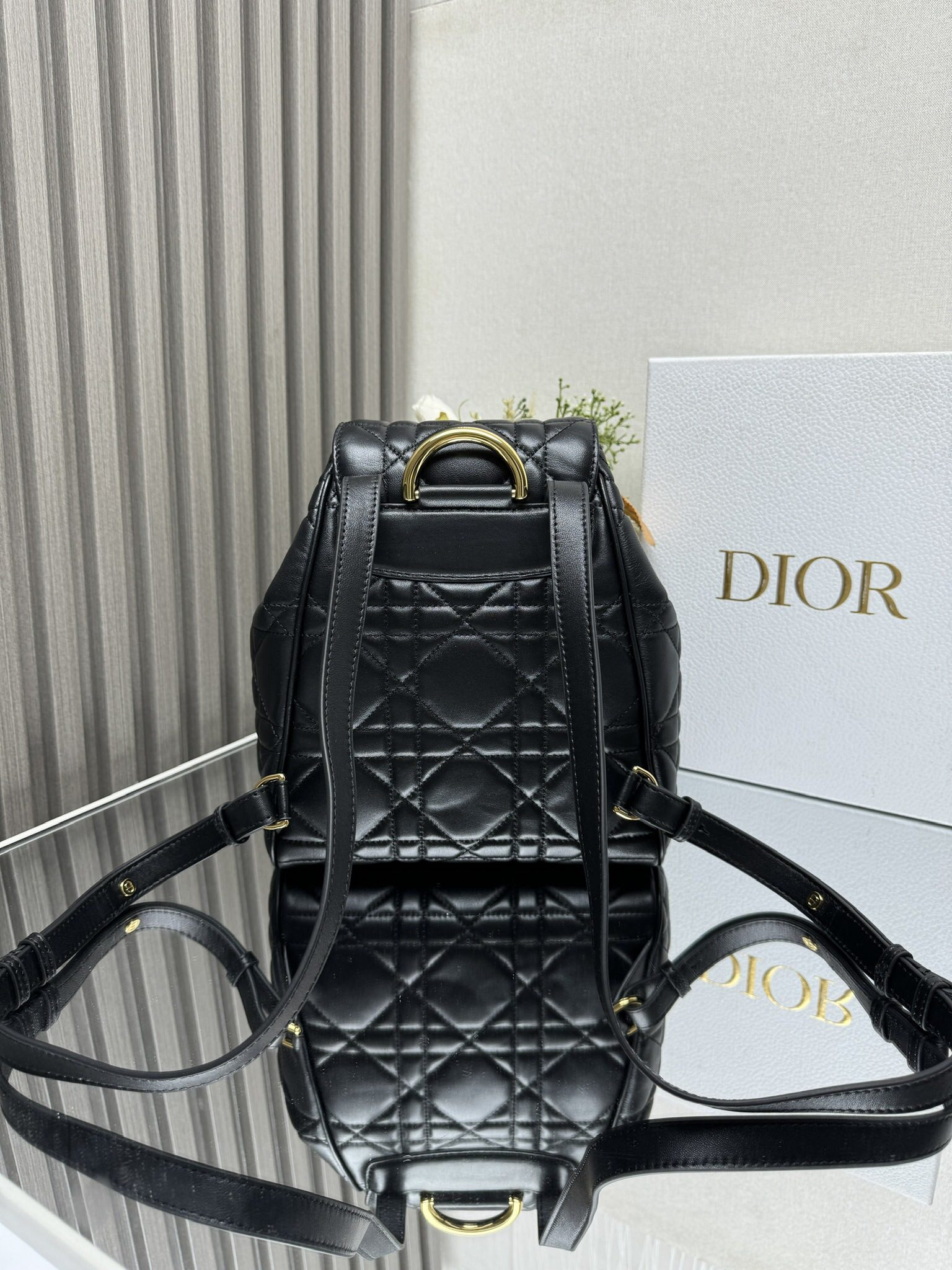 D10r Caro Backpack Medium 23 x 26.7 x 12.5 cm