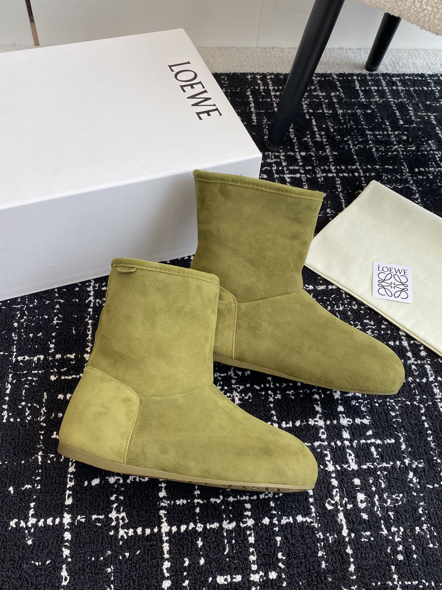UA L0ew* Boot