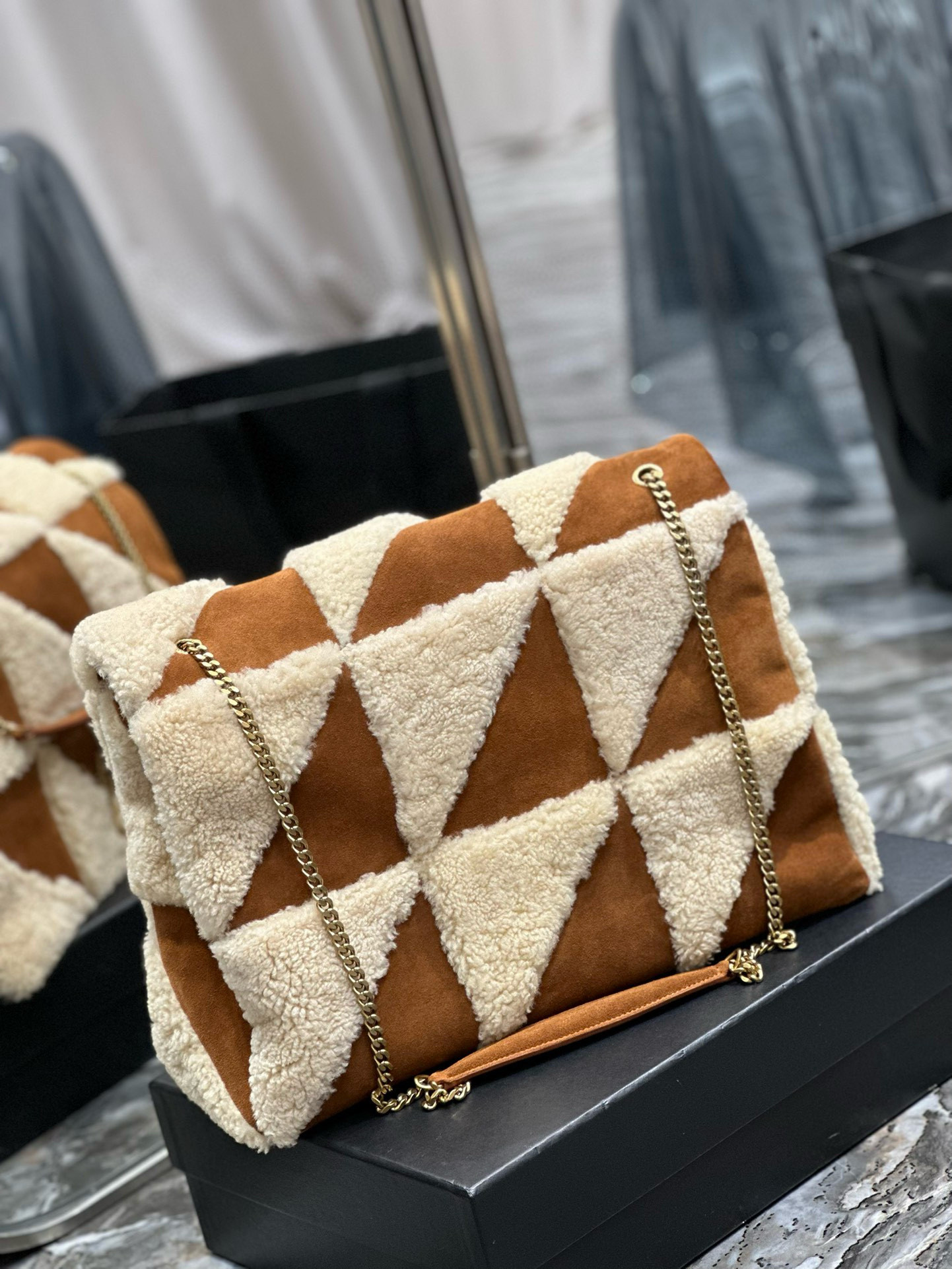Y51 Jamie Large in Suede and Shearling 38×26×12cm