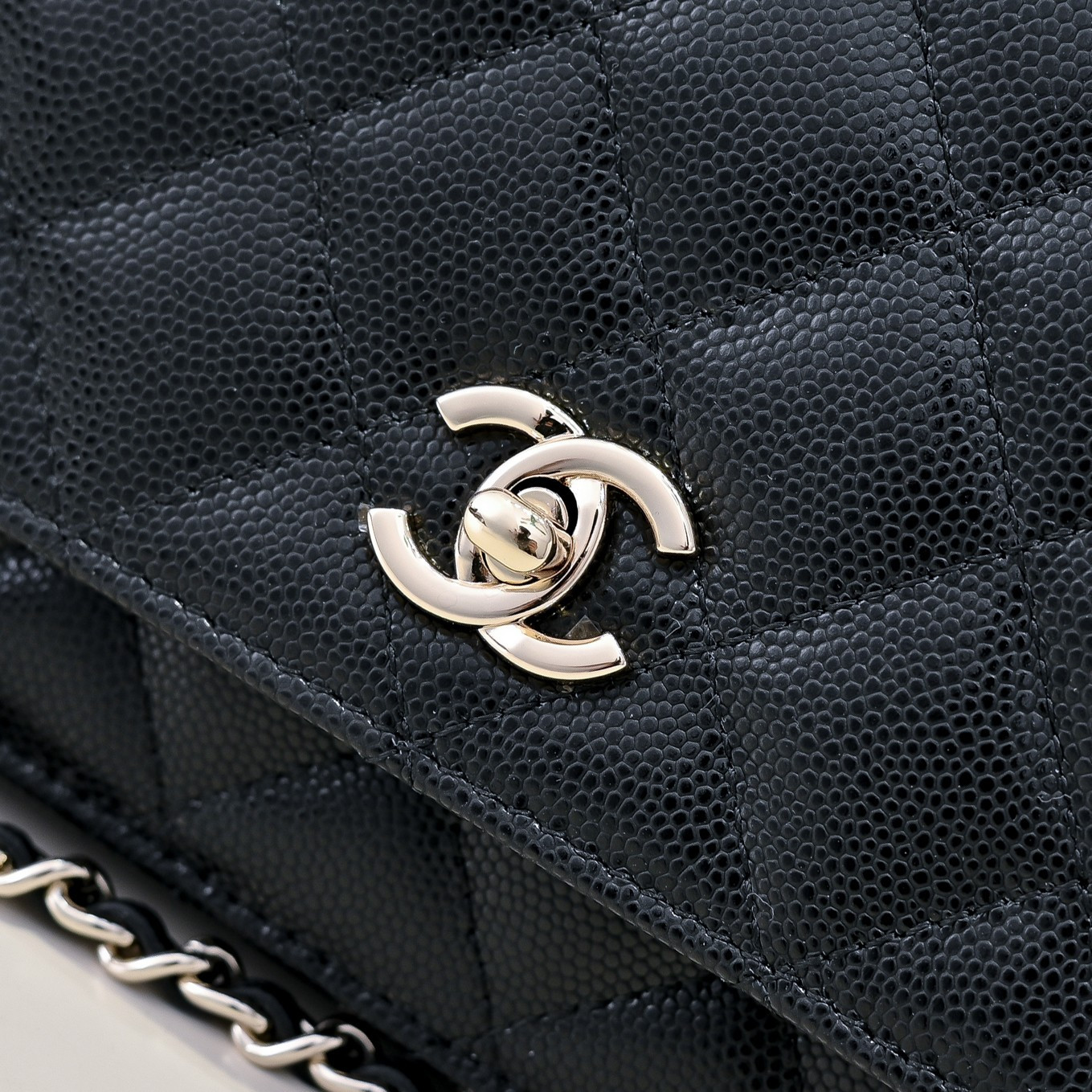 Ch**el WOC CLASSIC WALLET ON CHAIN 12.3x19.2x3.5cm