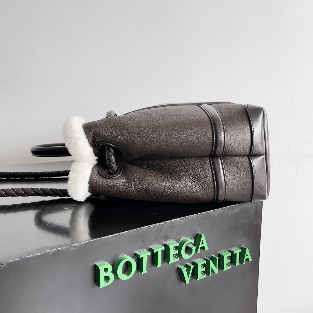 B0tt*ga Ven*ta Medium Andiamo 32x24x12cm