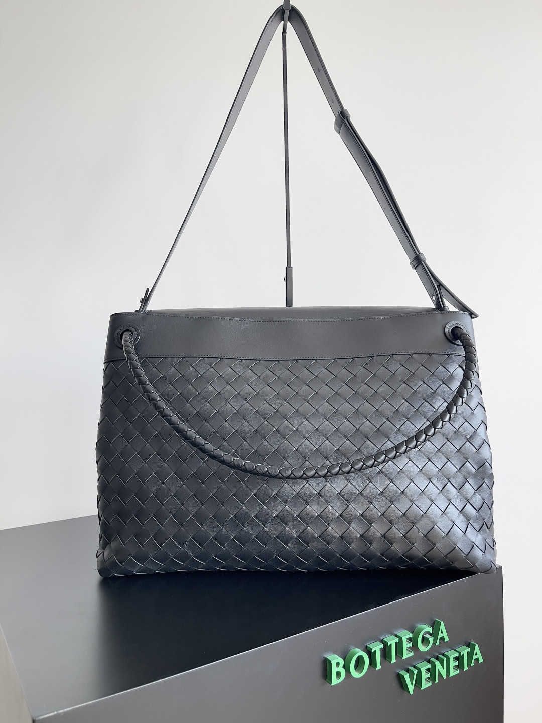 B0tt*ga Ven*ta Large Andiamo Messenger 43x32x20cm