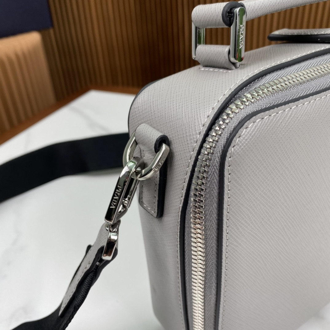 Pra*a Medium Brique Saffiano leather bag 22x16x6cm
