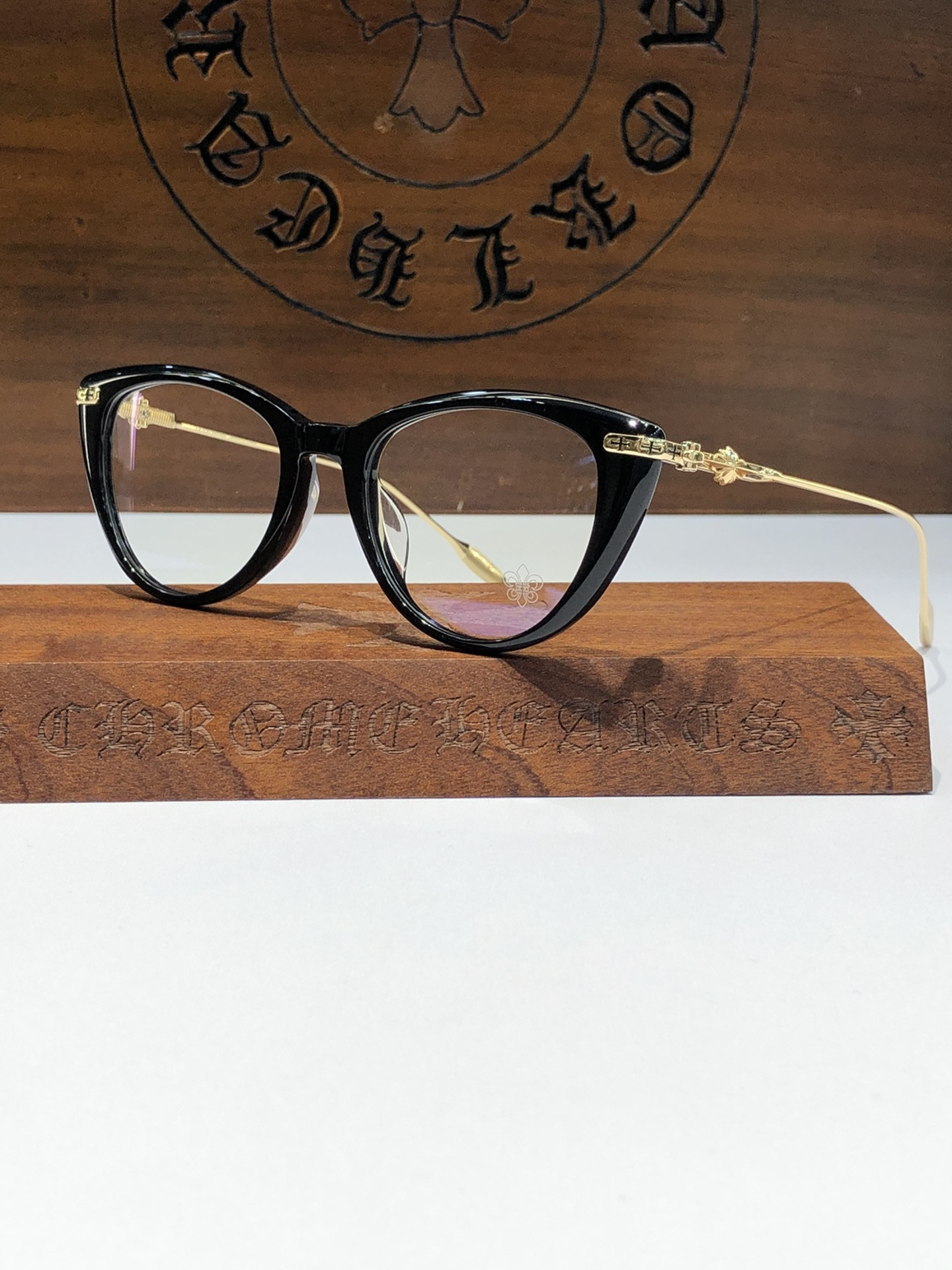 Ch*0me He**ts Glasses CH8228