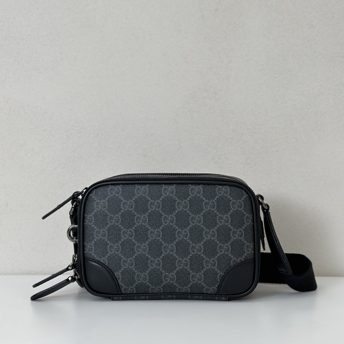 Gvc*1 GG Emblem mini crossbody bag 19x12.5x7cm