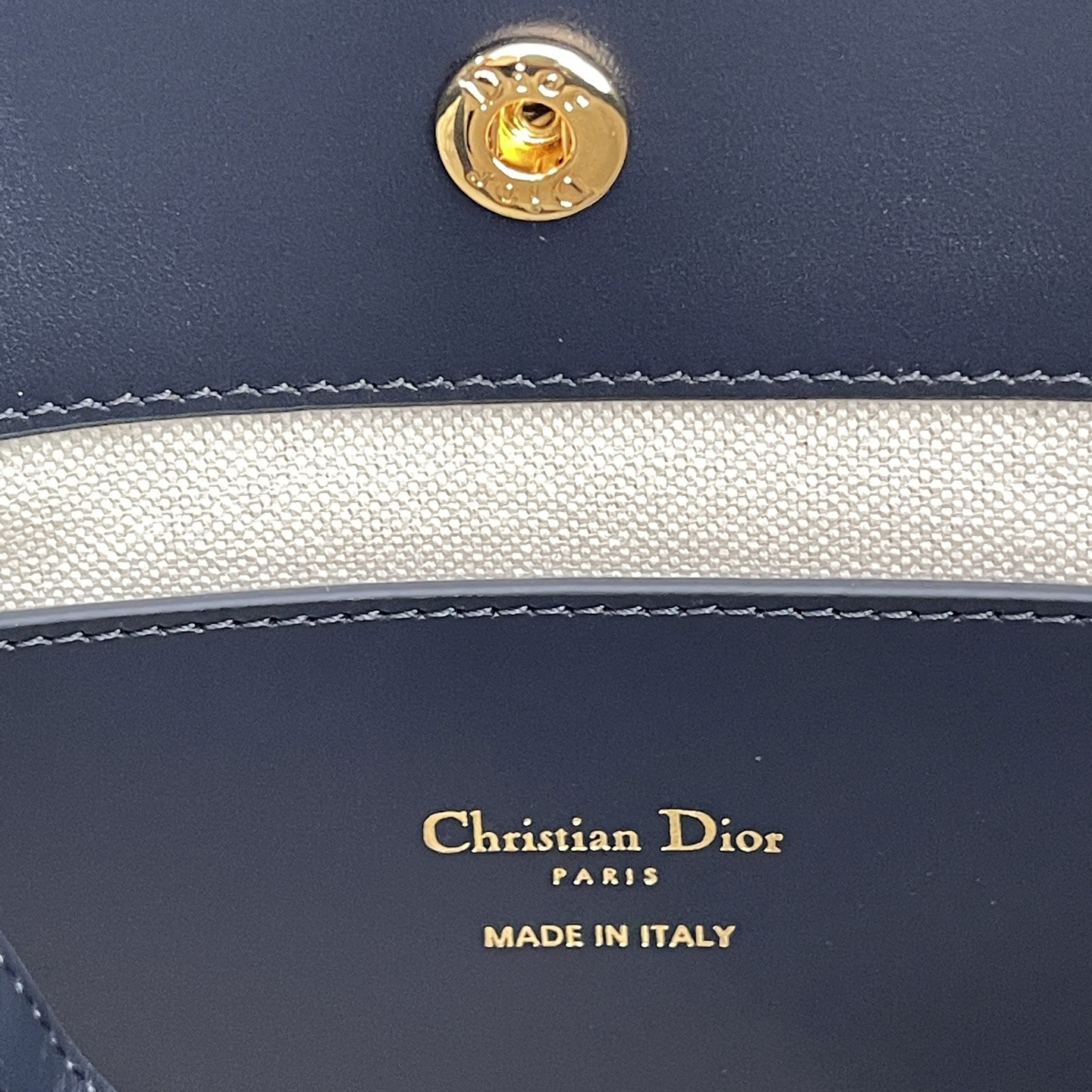 D10r Small Signature Bucket Bag 21x19x11cm