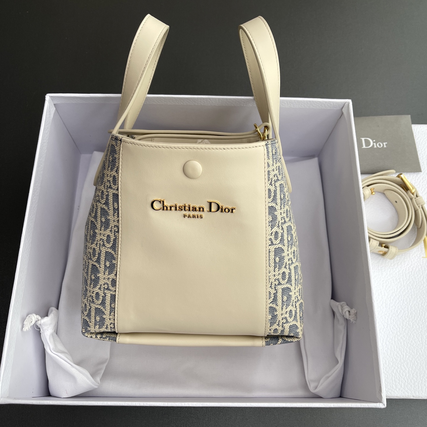D10r Small Signature Bucket Bag 21x19x11cm