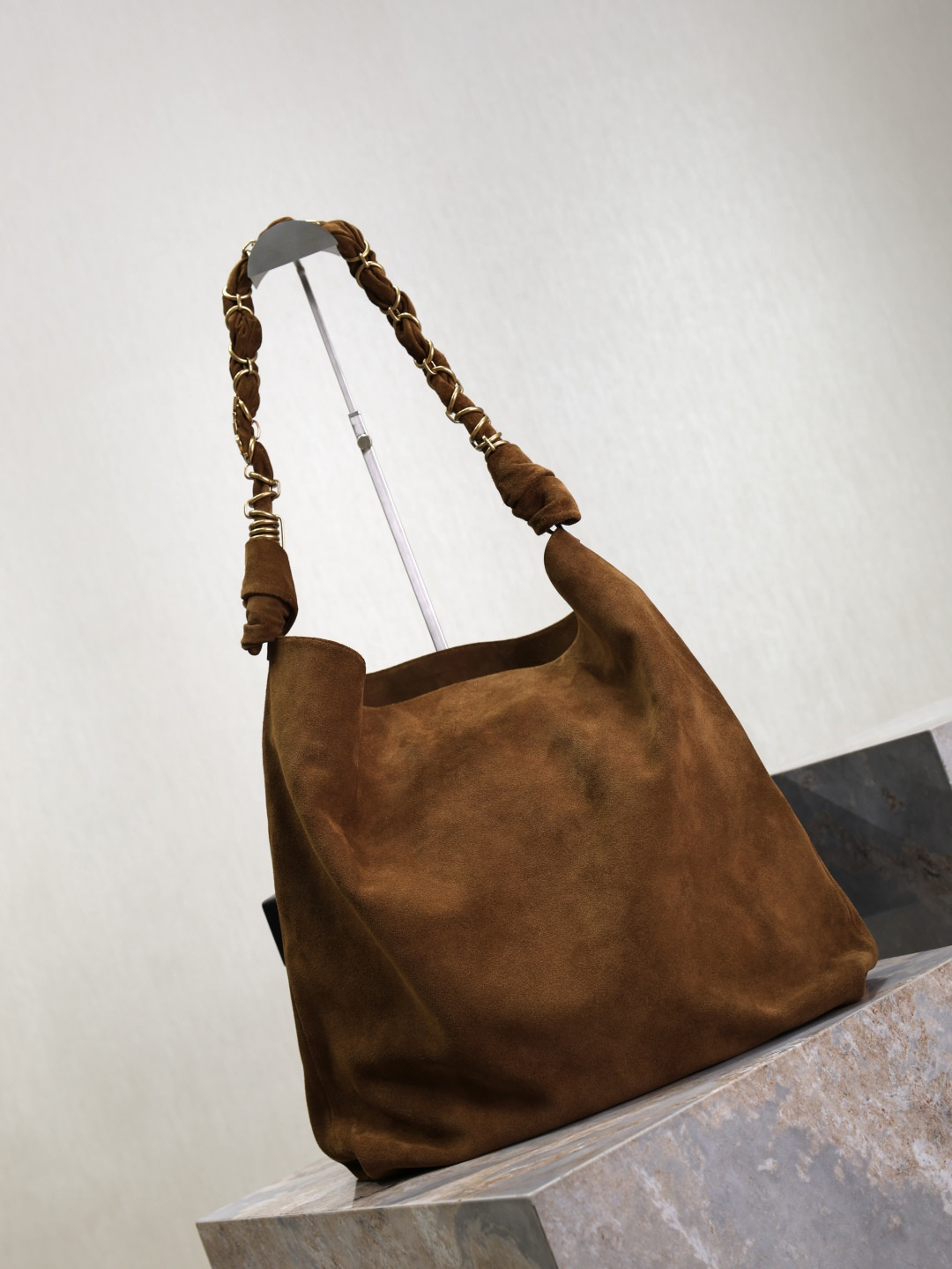Y51 Amalia (suede) 42x50x1cm