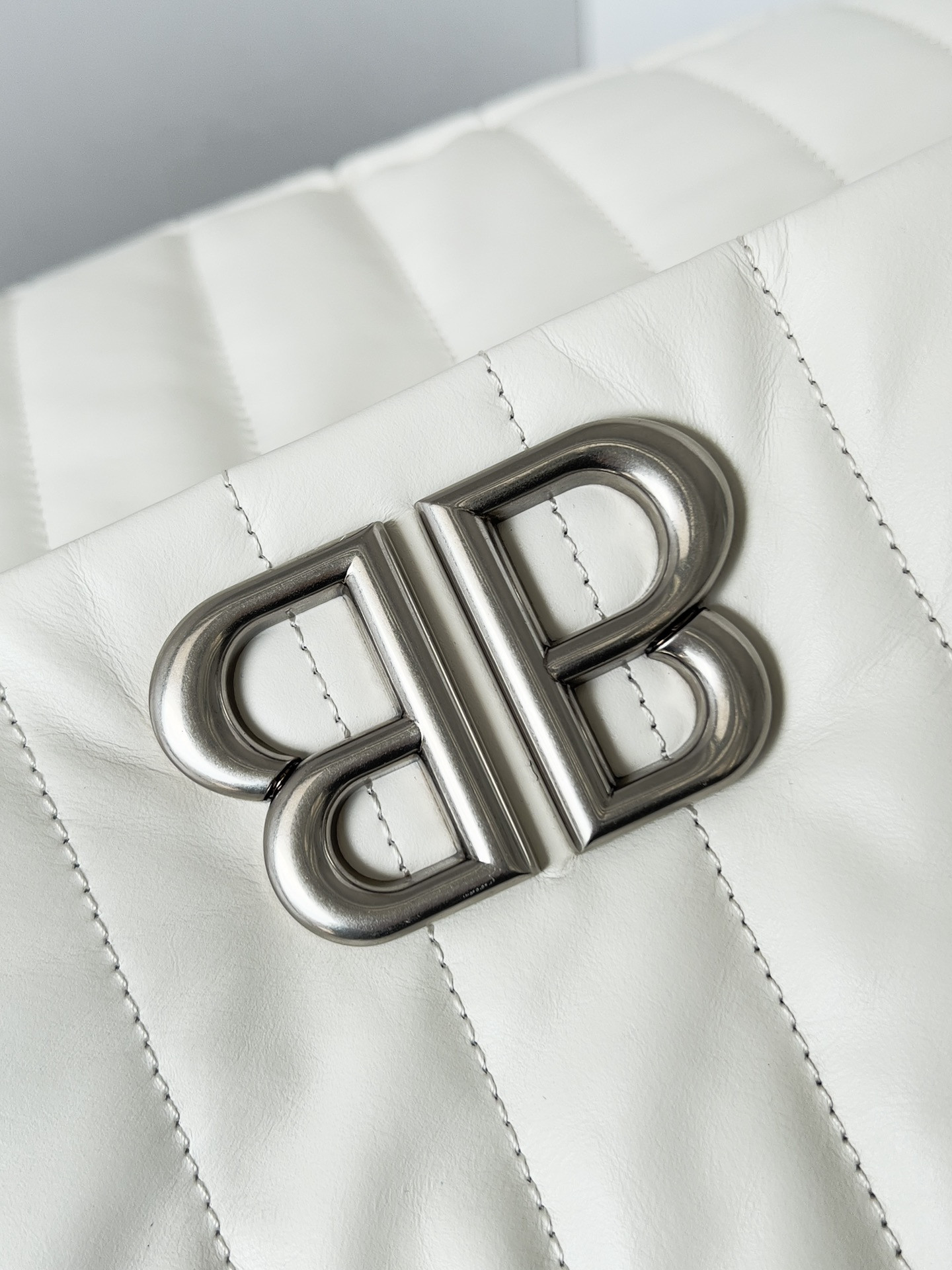 Ba1en*iaga Monaco Chain Bag Large 43.5x32x23cm