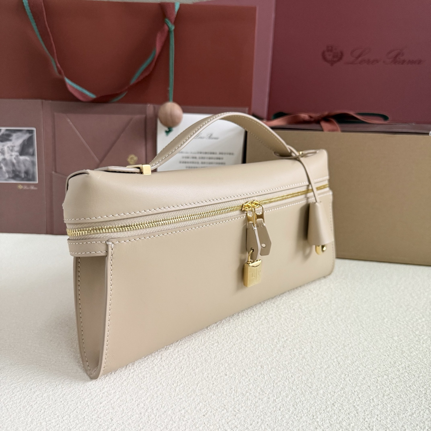 L0r0 P1ana Extra Clutch L29 29x14x3cm