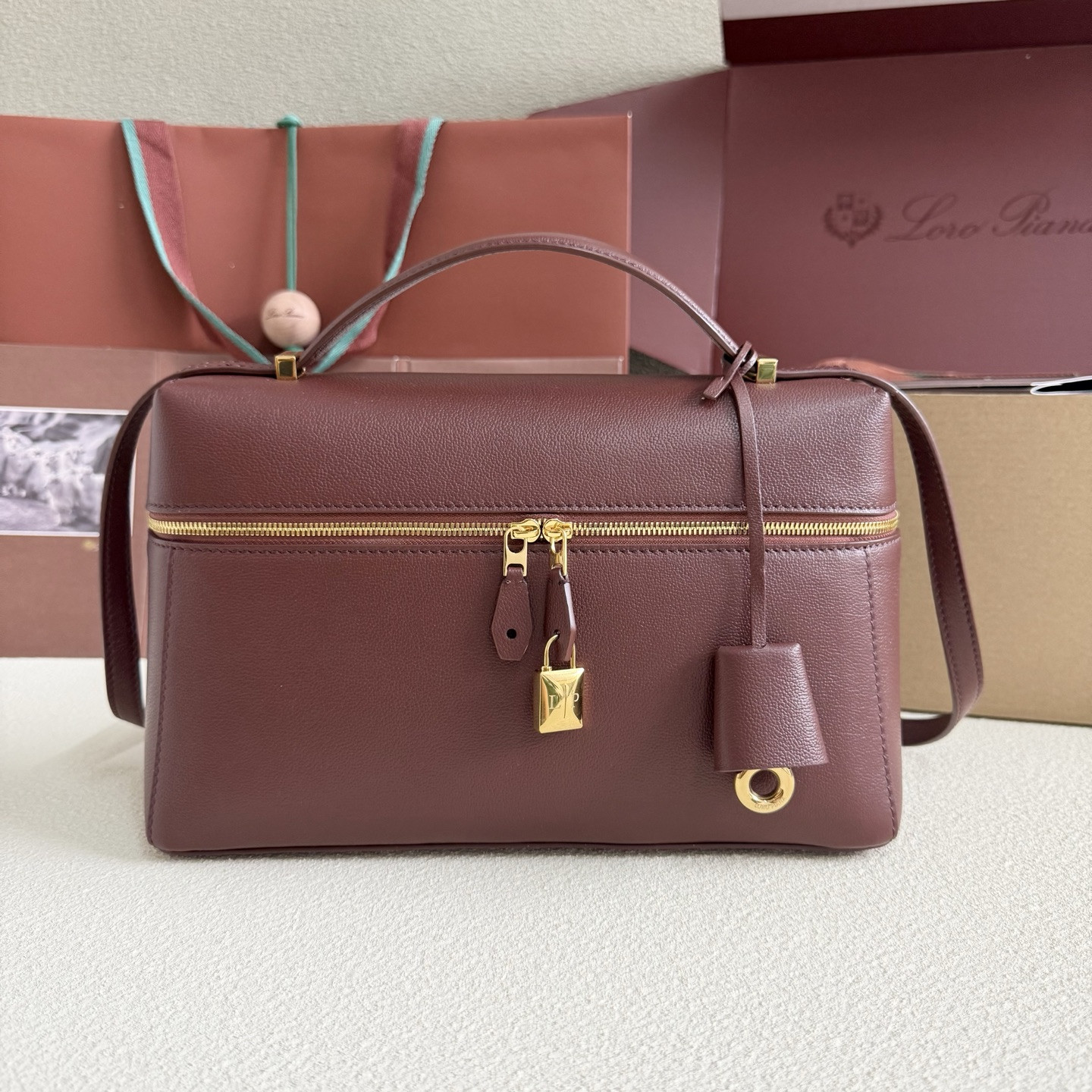 L0r0 P1ana Extra Pocket L27 Calfskin 16x27x10cm